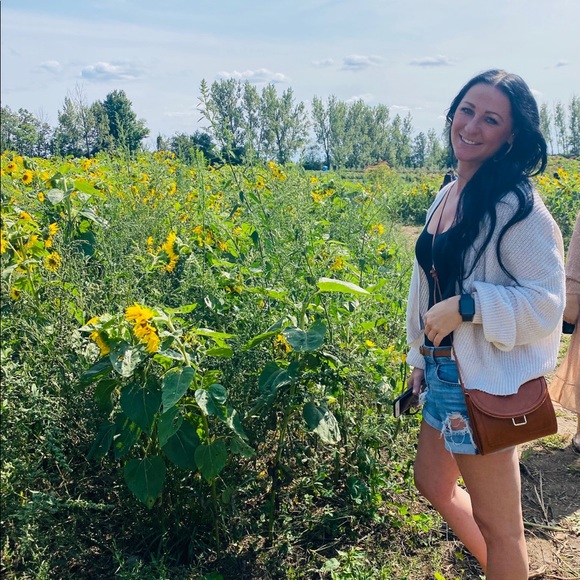 Meet your Posher, Tonya - Picture 1 of 1